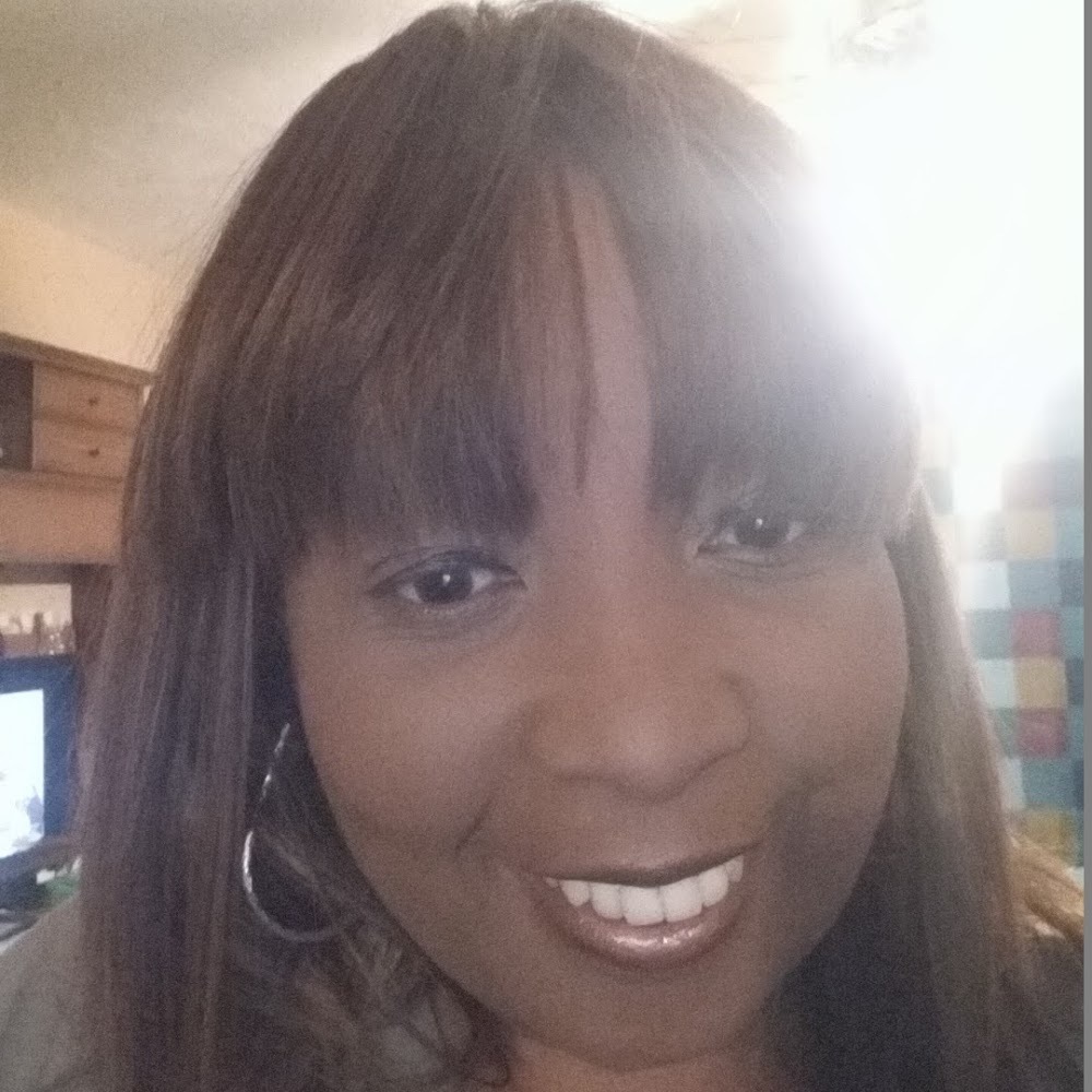 Meet your Posher, Ellenita